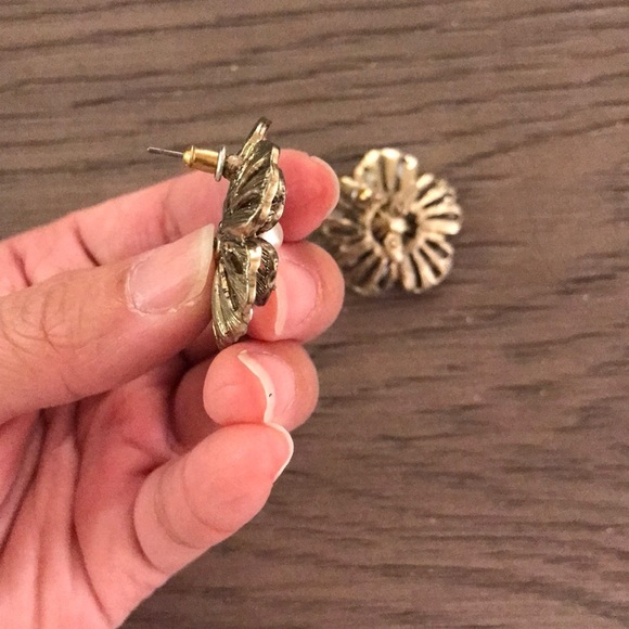 Flower earrings - Picture 3 of 3